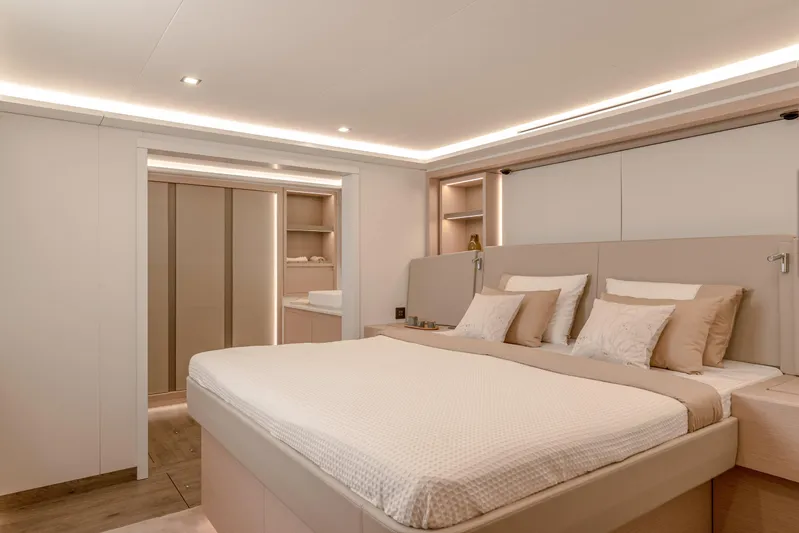 Serenissima III Yacht Photos Pics Luxurious bedroom interior of 2025 Fountaine Pajot Thira 80 yacht, featuring elegant design.