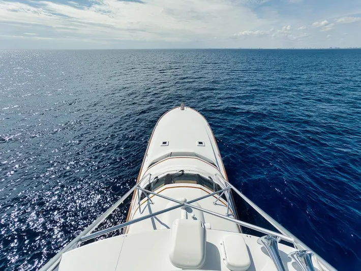 Bree Yacht Photos Pics Bow view of 2016 Merritt 86' Enclosed Flybridge yacht on open sea.