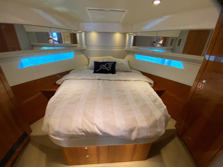  Yacht Photos Pics 2016 RIVIERA 43 FLY - Image 22