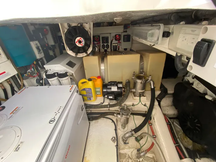  Yacht Photos Pics 2016 RIVIERA 43 FLY - Image 27