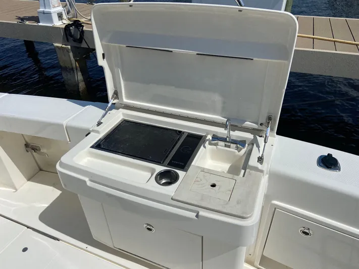  Yacht Photos Pics 2016 Riviera 43 Fly - Image 3