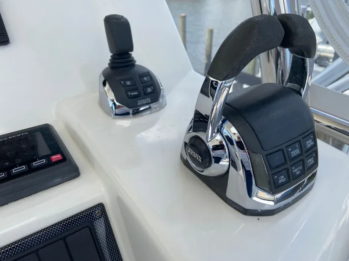  Yacht Photos Pics 2016 RIVIERA 43 FLY - Image 5