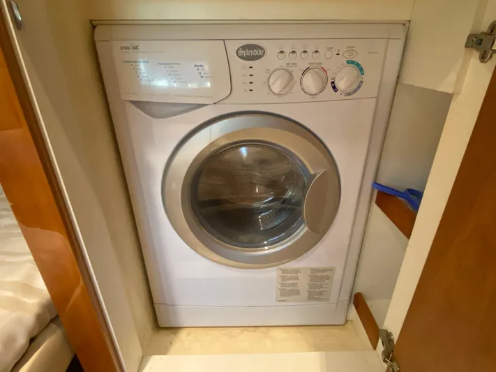  Yacht Photos Pics 2016 RIVIERA 43 FLY - Image 21