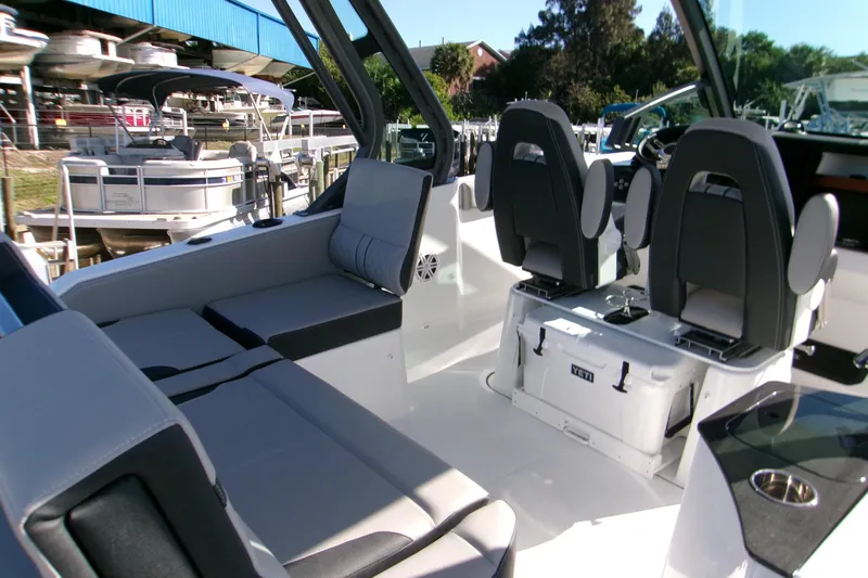  Yacht Photos Pics 2026 Monterey Elite 25 OB boat interior with modern seating and sleek design.