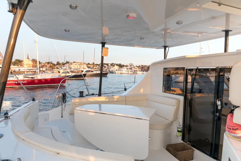 Tao 452 Yacht Photos Pics 