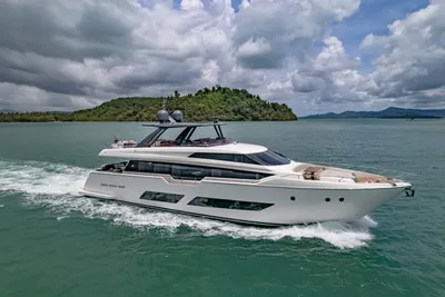 Ferretti Yachts 850