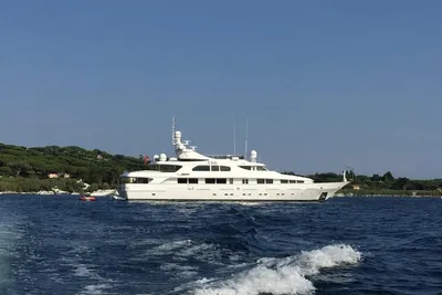 Benetti 147