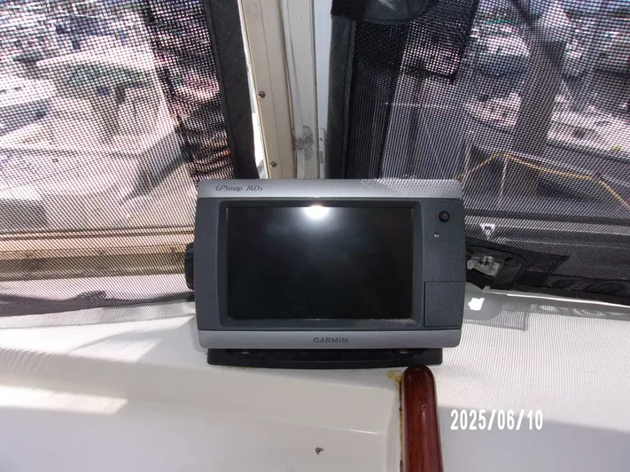 Chesapeake Yacht Photos Pics Garmin GPS device on 1986 Kadey-Krogen Manatee 36 boat dashboard.