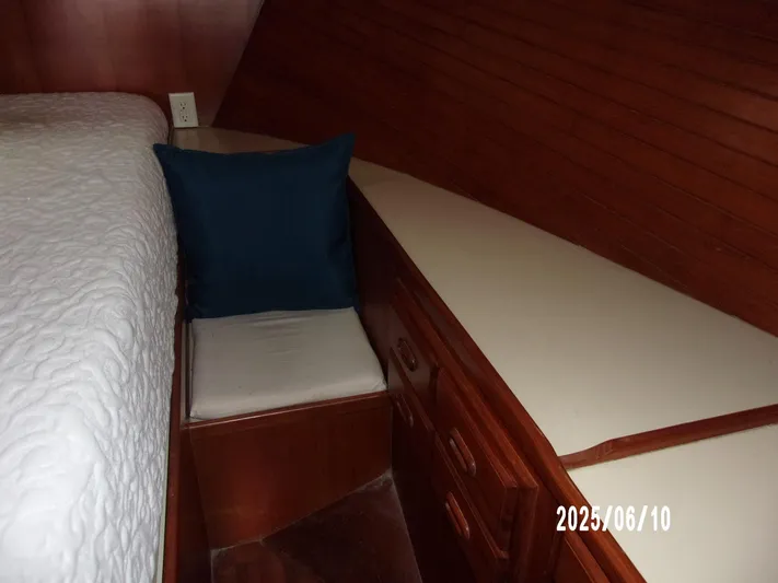 Chesapeake Yacht Photos Pics Interior of 1986 Kadey-Krogen Manatee 36 with wood paneling and cushioned seating.