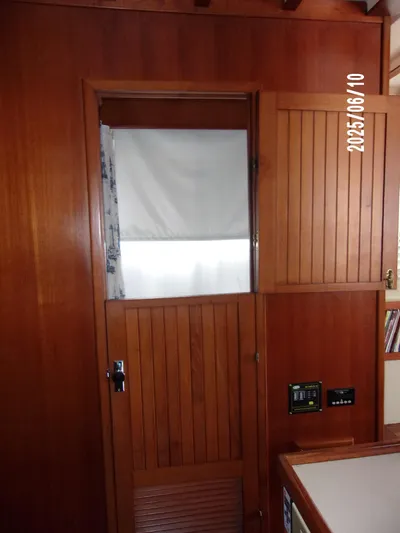 Chesapeake Yacht Photos Pics 1986 Kadey-Krogen Manatee 36 interior with wooden door and paneling.