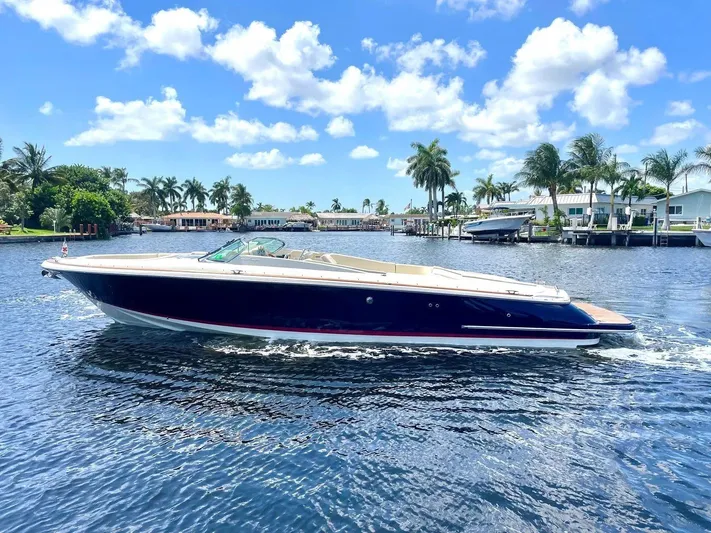  Yacht Photos Pics 2017 Chris-craft 32 Launch - Image 1