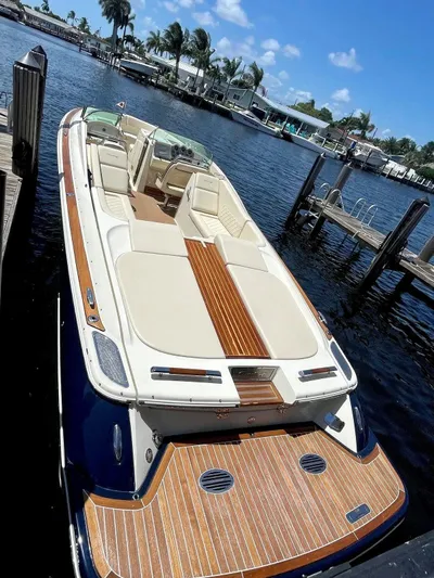  Yacht Photos Pics 2017 Chris-craft 32 Launch - Image 3