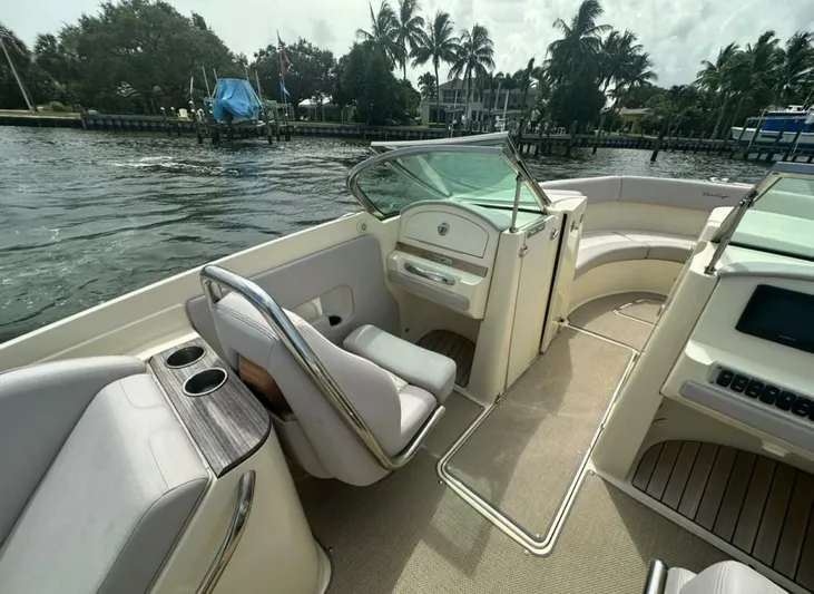  Yacht Photos Pics 2019 Chris-craft Launch 30 - Image 11