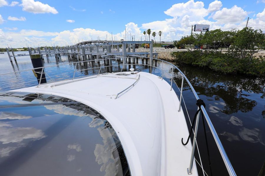 2001 Sea Ray 560 Sedan Bridge