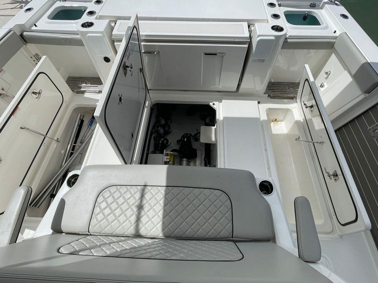 2021-42-pursuit-s-428-sport