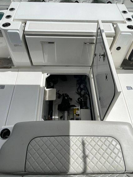 2021-42-pursuit-s-428-sport